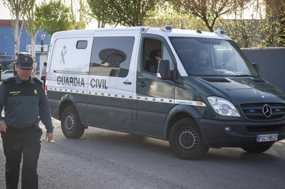 Barcenas epaitegira eraman duen Guardia Zibilaren furgoneta. Argazkia: EFE