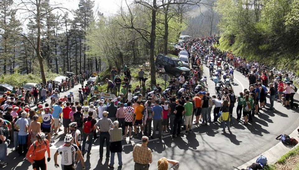 Mucha gente en Ixua / EFE.