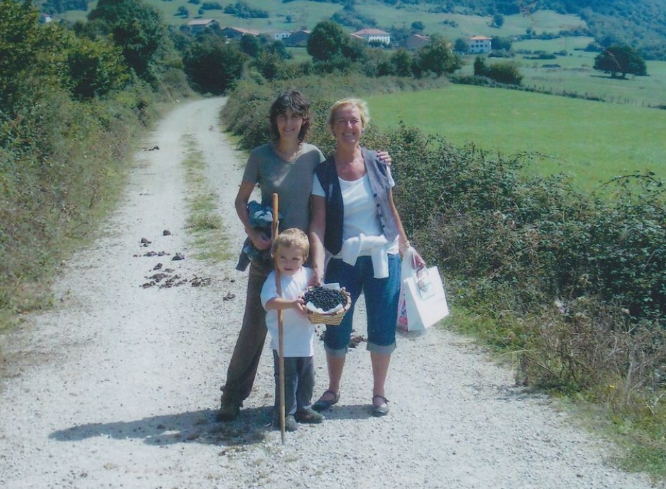 Txaro, Ttala alabarekin eta Peru bilobarekin Lekunberrin. 2000ko hamarkadaren bukaeran.