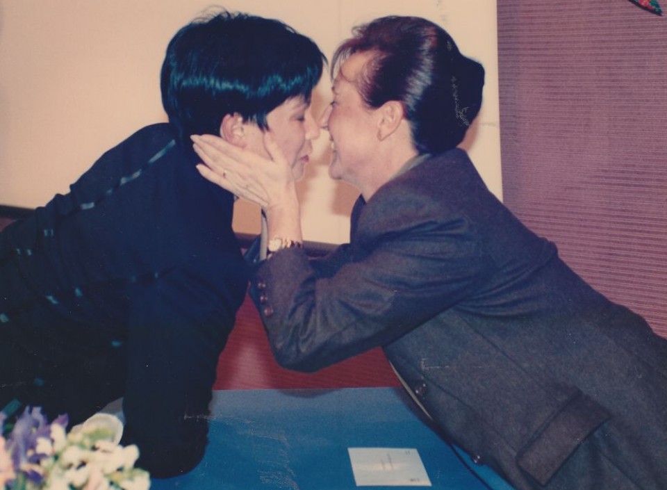 Maddalen Iriarteri Emakunde saria ematen. 1993.