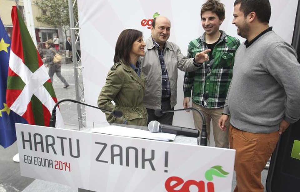 Ortuzar, además, ha pedido a los jóvenes de EGI que tengan siempre "las puertas abiertas". Foto: EFE