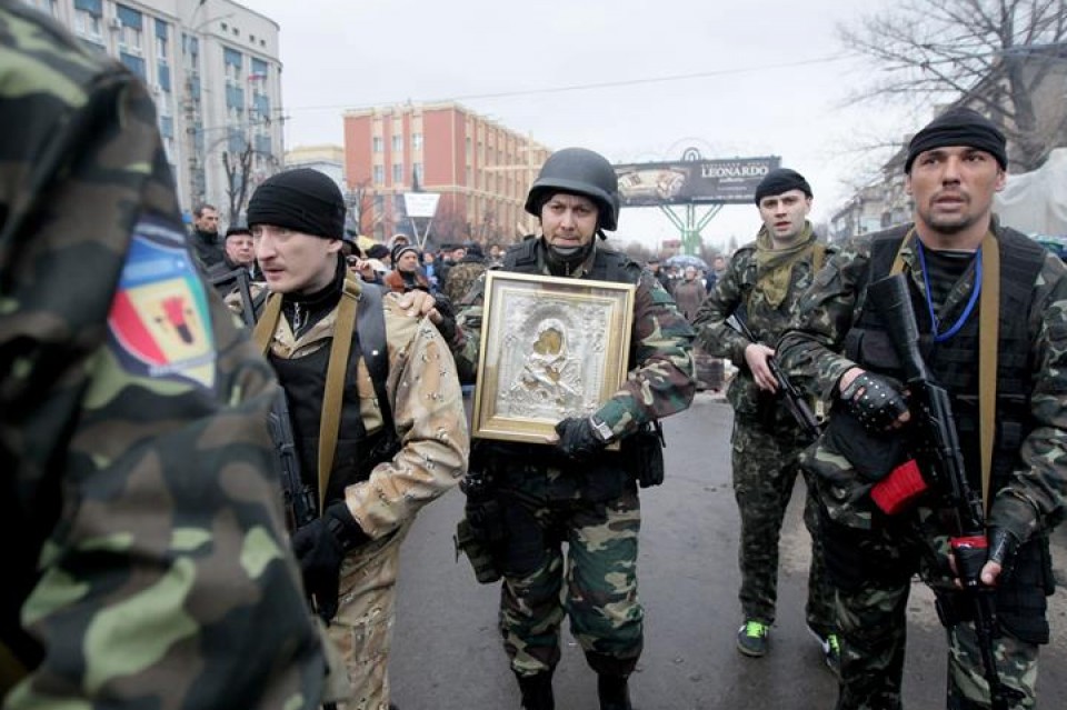 Zenbait soldadu Lugansk hirian, Donetsk eskualdean. Irudia: EFE