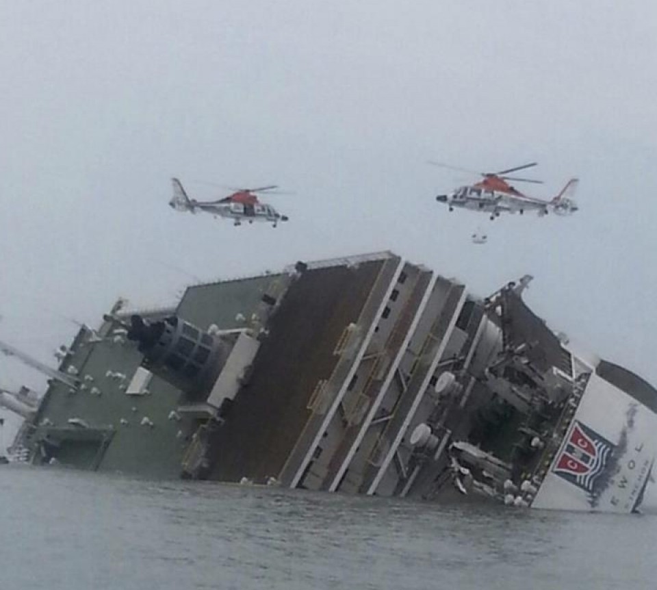 Al  menos dos muertos al hundirse un ferry con 476 pasajeros en Corea. Foto: EFE