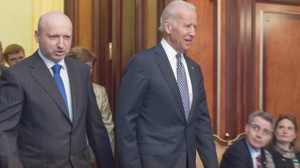 Turchinov y Biden en Kiev. Foto: EFE