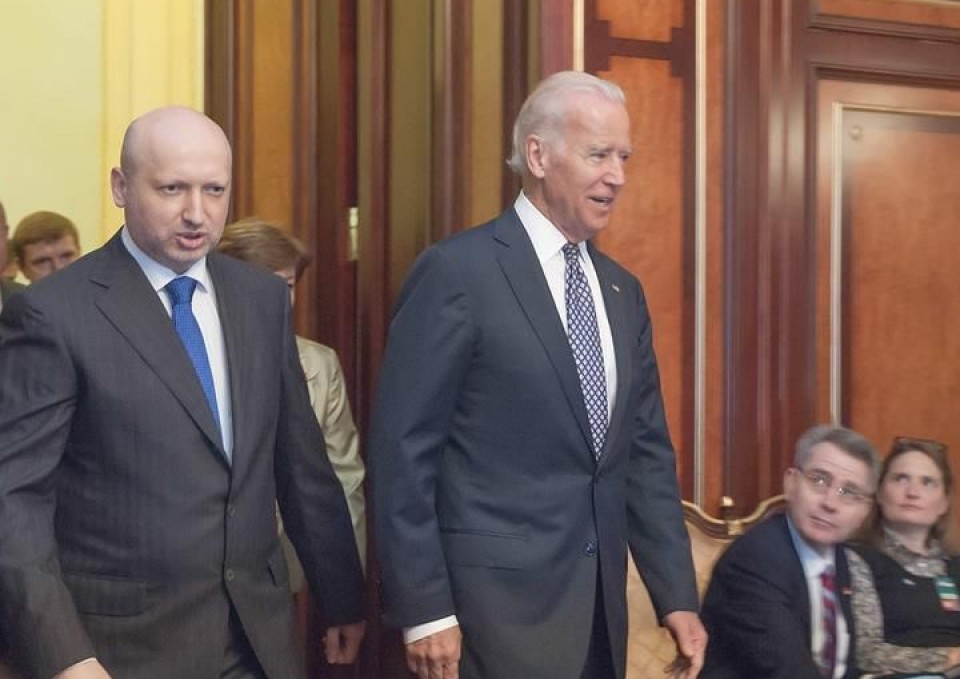 Turchinov y Biden en Kiev. Foto: EFE