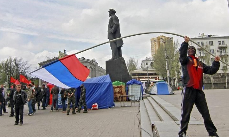 Errusiazaleen protesta Donetsken.