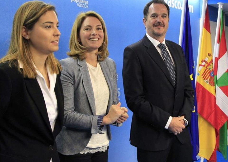 Arantza Quiroga, junto a los candidatos del PP vasco Carlos Iturgaiz y Zoe Nubla.