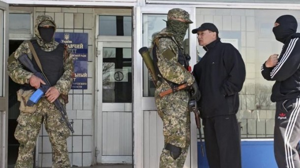 Militantes prorrusos armados en Konstantinovka (este de Ucrania). Foto: EFE