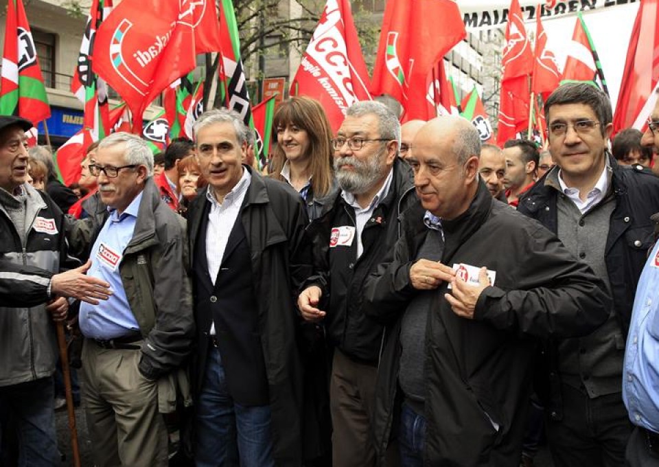Representantes políticos y sindicales en la manifestación de Bilbao.