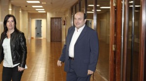 Andoni Ortuzar, a su entrada a la sede de EiTB en Miramon.