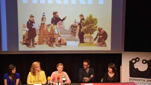 Un momento de la rueda de prensa de presentación de las artistas. Donostia 2016.