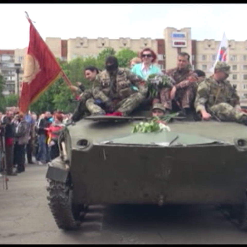 Miles de personas desafían al Ejército en las calles de Slaviansk