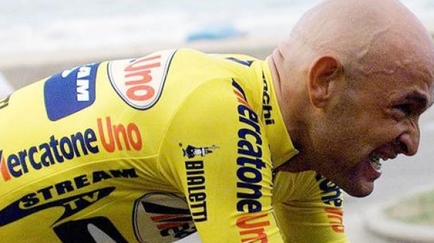 Marco Pantani hilda aurkitu zuten 2004. urtekoan, kokaina gaindosiagatik. Efe. 