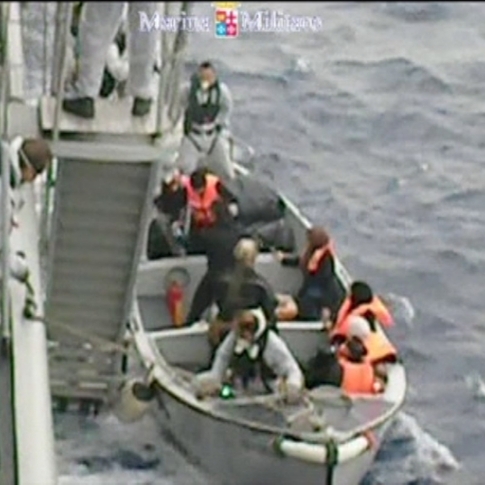 Inmigrantes rescatados en la costa italiana. Foto: EiTB