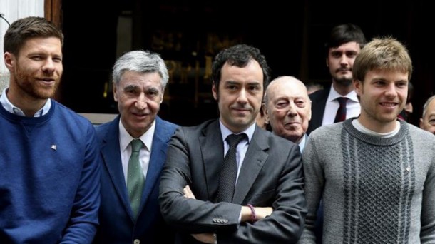 Rostros conocidos apoyan al Eibar en Madrid. Foto: EFE