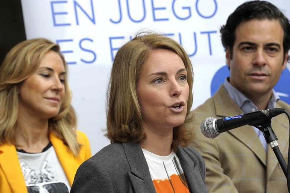 Ana Beltrán, Arantza Quiroga y Pablo Zalba, en el acto conjunto del PP vasco y el navarro. EFE