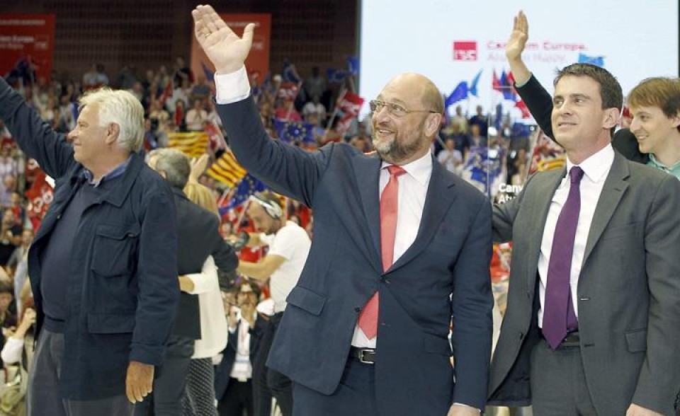 Felipe González, Martin Schulz y Manuel Valls, en el acto del PSC. EFE