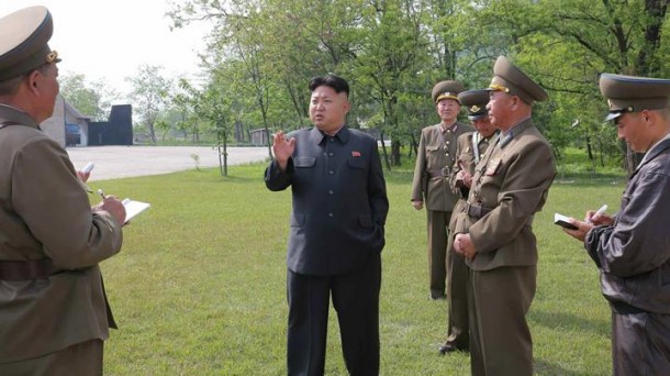 Kim Jong-un junto a las fuerzas aéreas norcoreanas. Foto: EFE