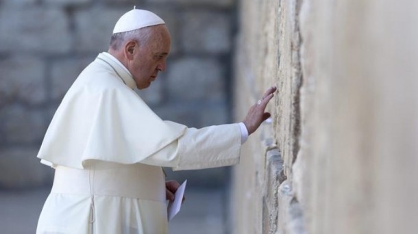 El Papa en el muro de los lamentos