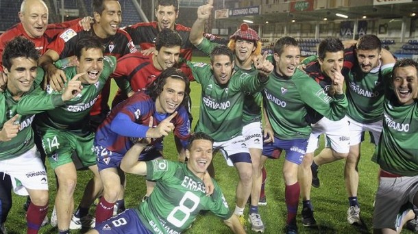 El Eibar celebra el ascenso a Primera División / EFE.