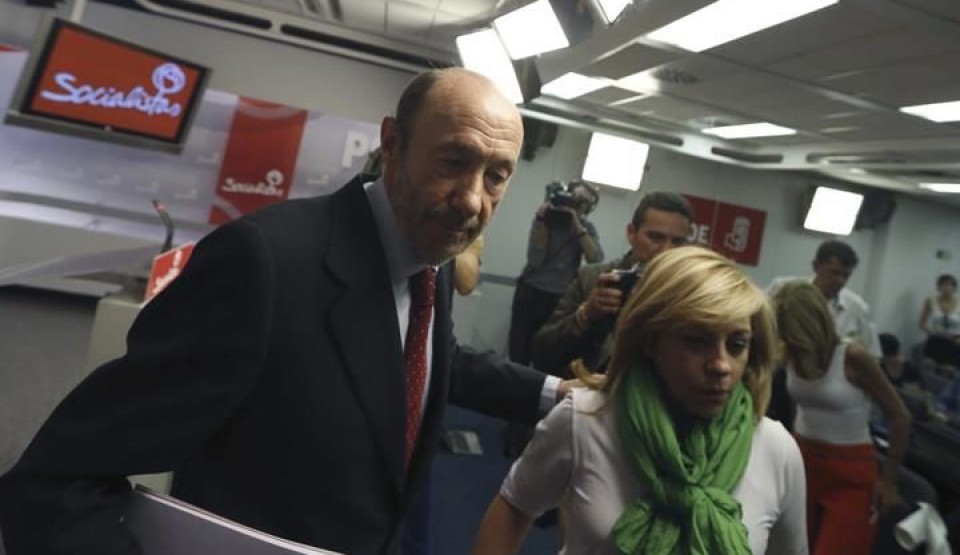 Alfredo Perez Rubalcaba eta Elena Valenciano (PSOE). Argazkia: EFE