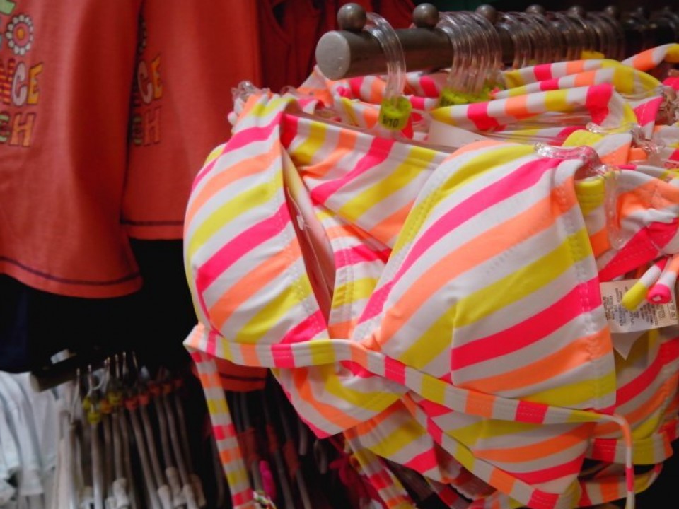 Bikini con relleno para niñas de Carrefour. Foto: Facua