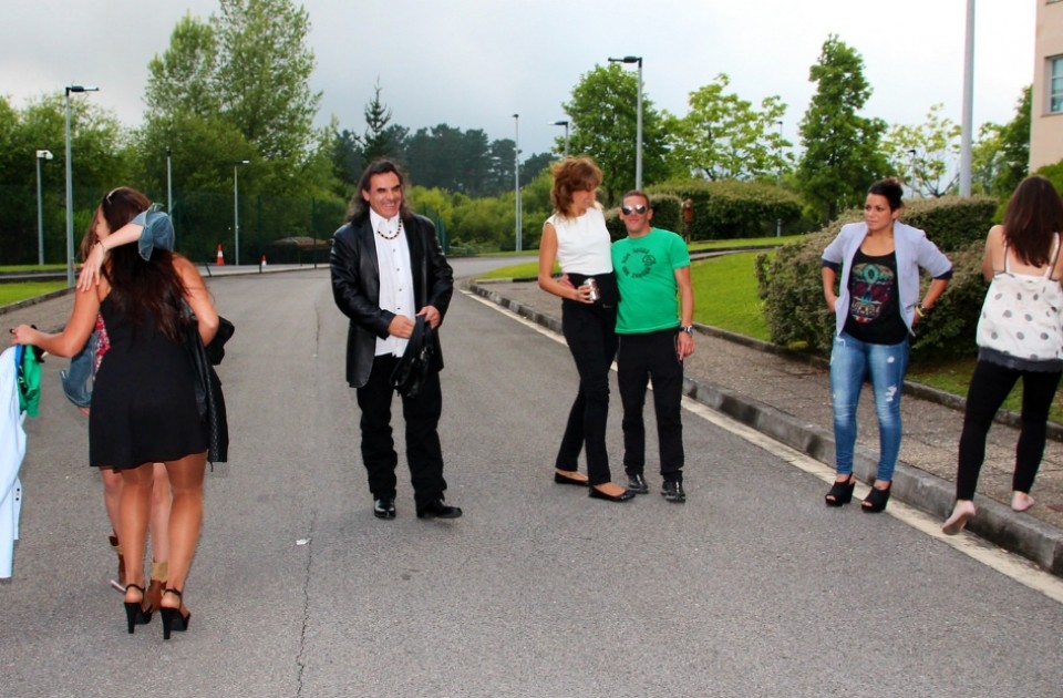 Lehiakideak elkar agurtzen