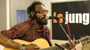 Concierto acústico del cantante francés Tété desde nuestro estudio