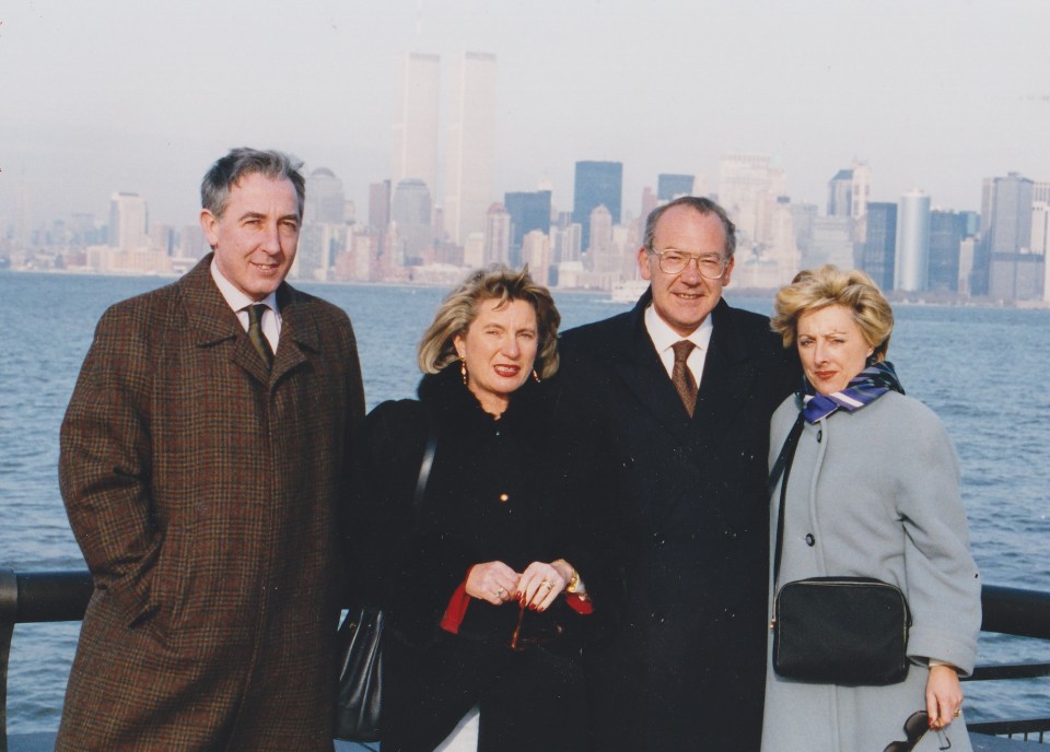 Joseba, Gloria Urtiaga, Jose Antonio Ardanza y Amaia Anasagasti en New York, firmando el nuevo Guggenhein. Febrero de 1992 