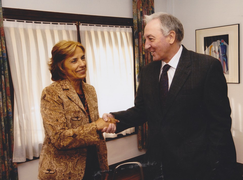 Joseba con Natividad Rodriguez ( viuda de Fernando Buesa) en 2005