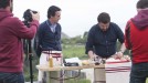 Unai Emery y Ander González preparando la comida title=