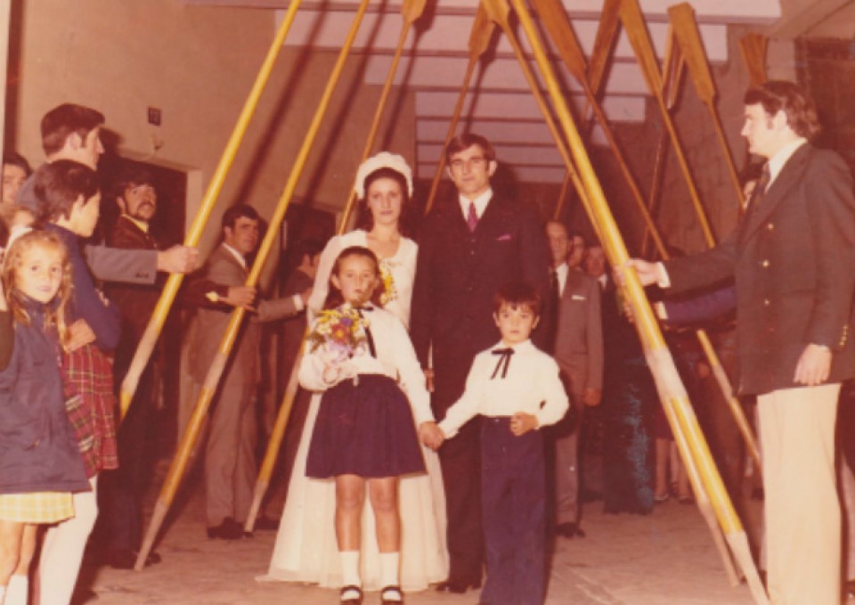 Jose Luis eta Margari (emaztea), ezkontzako egunean. Orioko eliza, 1972