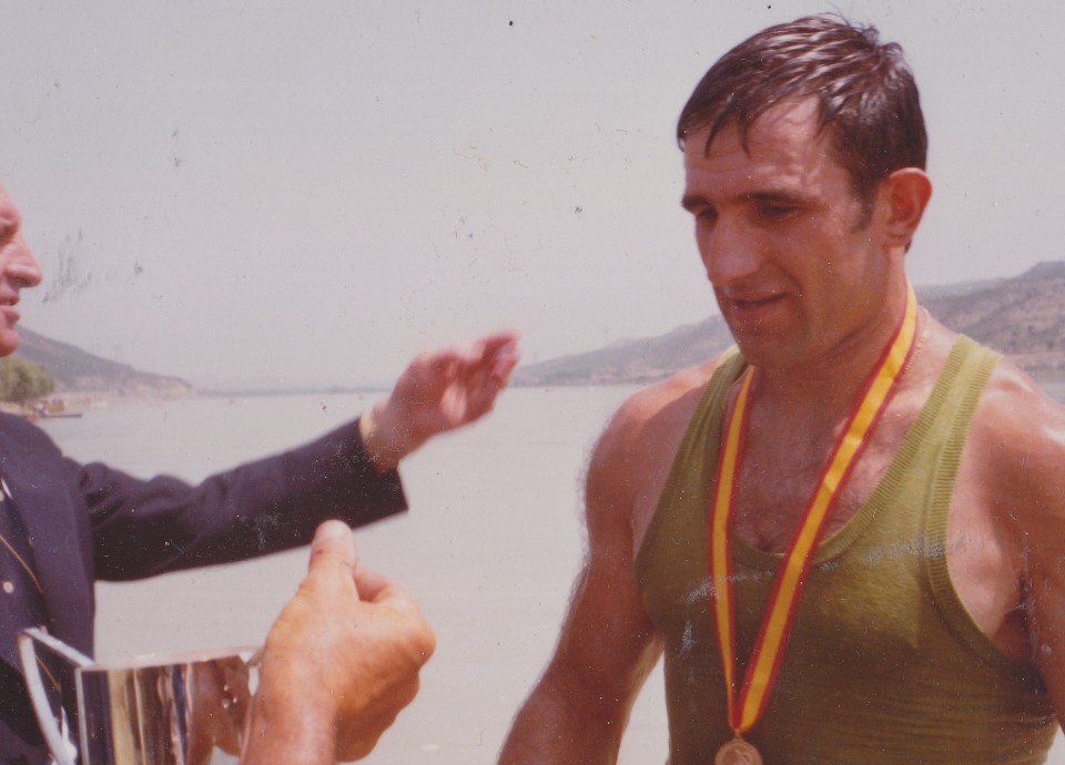 Espainiako banku mugikorreko txapelketa irabazi berri Banyoleseko lakua (Girona), 1970eko hamarkada