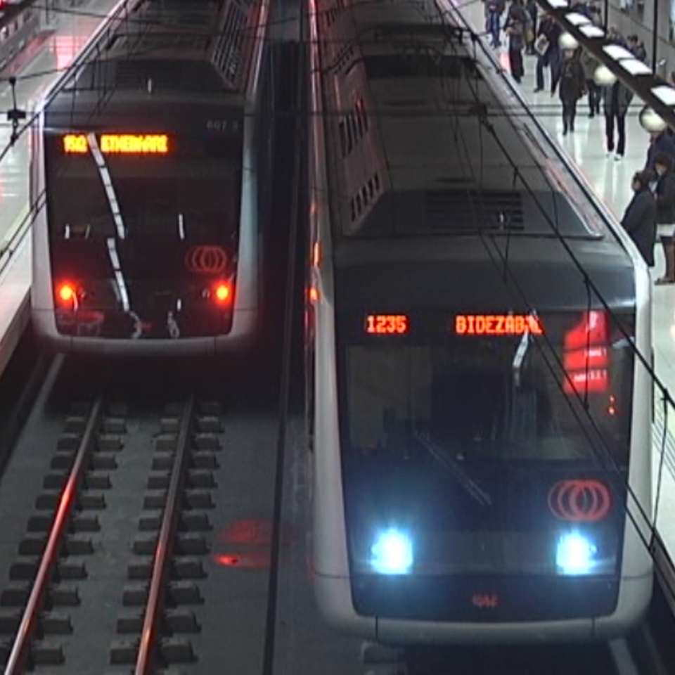 Imagen de archivo de dos trenes de Metro Bilbao