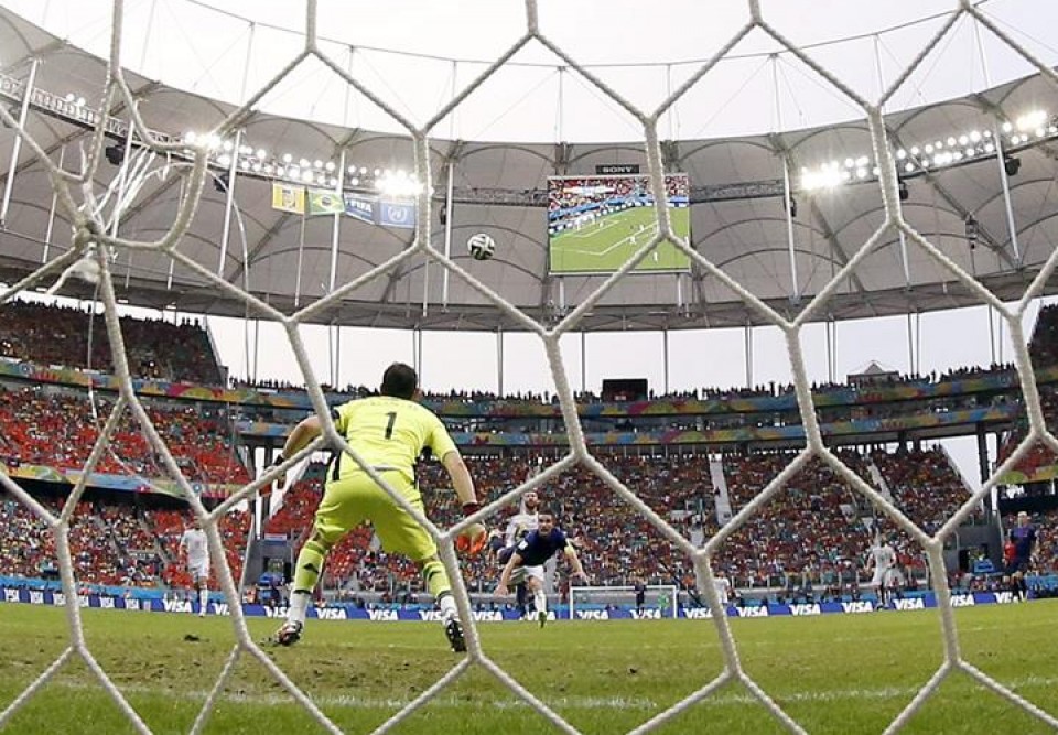 Iker Casillas eta Robin Van Persie / EFE.