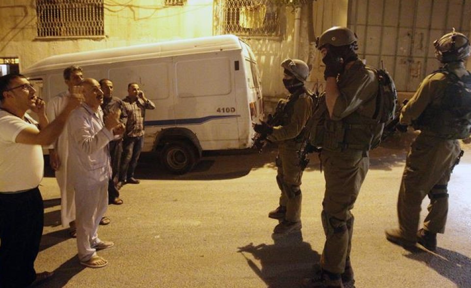 El Ejército israelí, en busca de los adolescentes en Hebrón. Foto: EFE