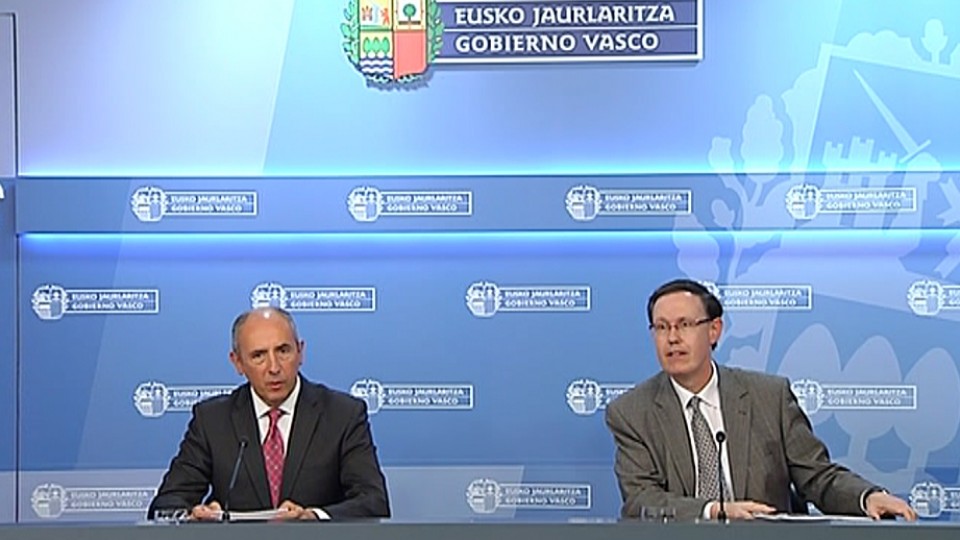 Josu Erkoreka y Ricardo Gatzagaetxebarria, en rueda de prensa. EiTB.