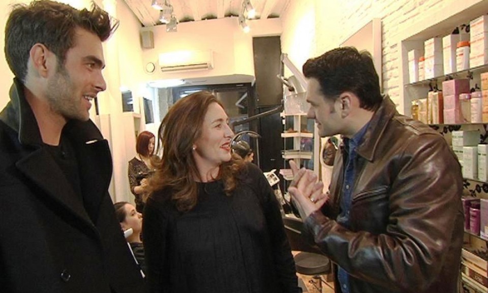 Iñaki Lopez con Jon Kortajarena en la peluquería