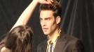 Iñaki Lopez con Jon Kortajarena arreglandose