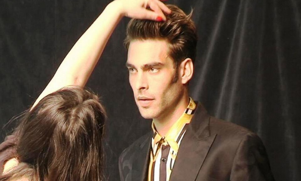 Iñaki Lopez con Jon Kortajarena arreglandose