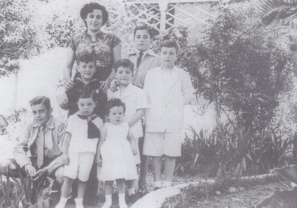 Teresa ama eta, Roman, Jose Miguel, Xabier, Natxo, Henrike eta Teresa neba-arrebak