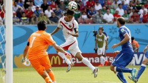 Italia-Costa Rica, Bryan Ruizek egin zuen 0-1ekoa
