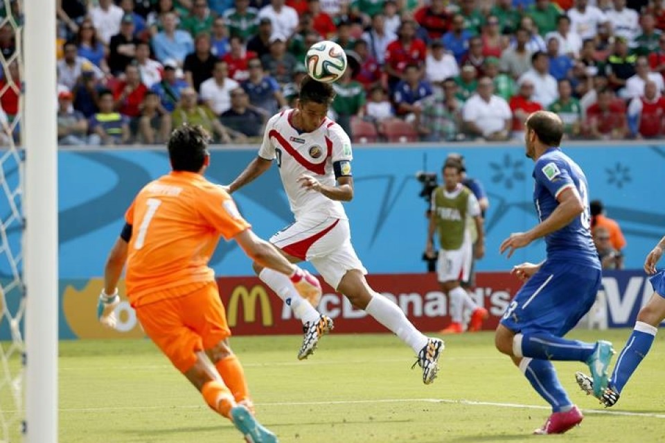 Italia-Costa Rica, Bryan Ruizek egin zuen 0-1ekoa