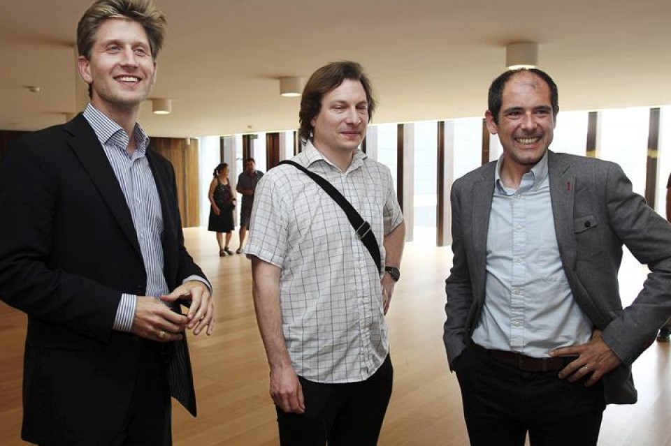 Theodore Murphy, Daniel Holder, y Paul Rios en el Foro Social. Imagen: EFE