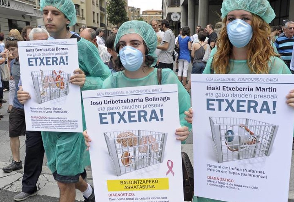 Los manifestantes han pedido la excarcelación de los presos enfermos. Efe.