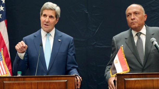 John Kerry junto al ex primer ministro al Maliki.