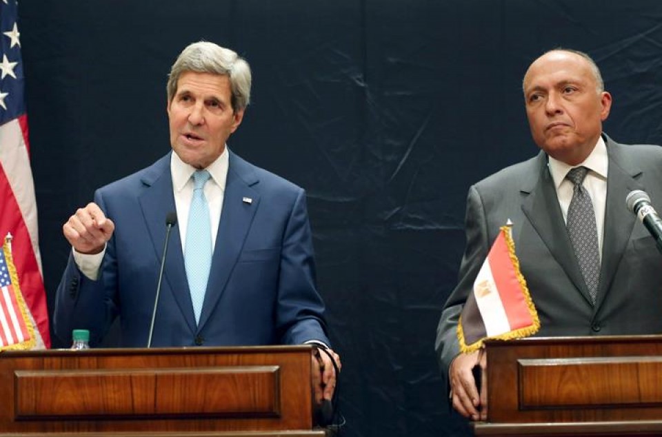 John Kerry junto al ex primer ministro al Maliki.
