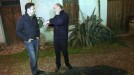 Paco Etxebarria y Iñaki Lopez en la casa de la infancia