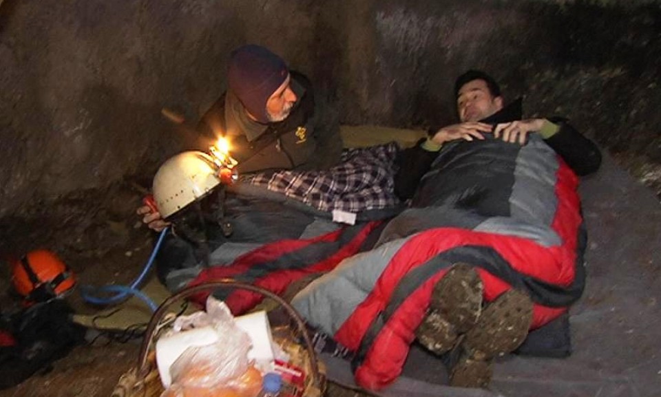 Paco Etxebarria eta Iñaki Lopez koba barnean