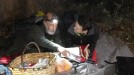 Paco Etxebarria y Iñaki Lopez en la cueva